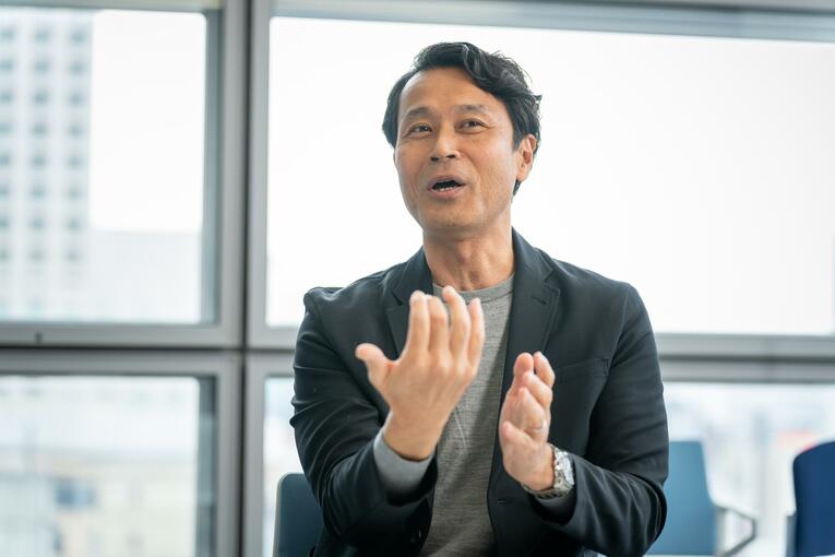 特等席で箱根駅伝を見続ける日本テレビ平川アナウンサーと蛯原アナウンサー。彼らが伝えたい、箱根駅伝中継の面白さと第101回大会の展望(4)