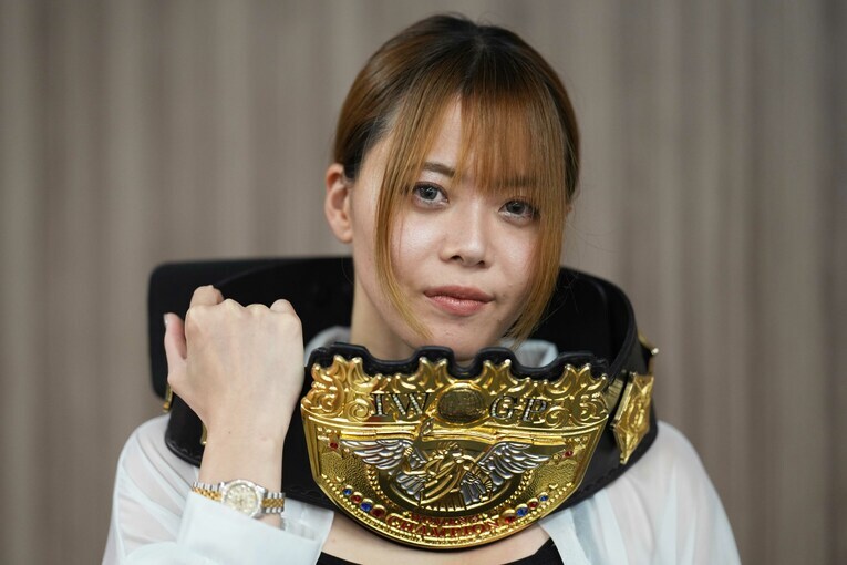 「IWGPのベルトを大きくしてほしい」と語る岩谷麻優　©Essei Hara