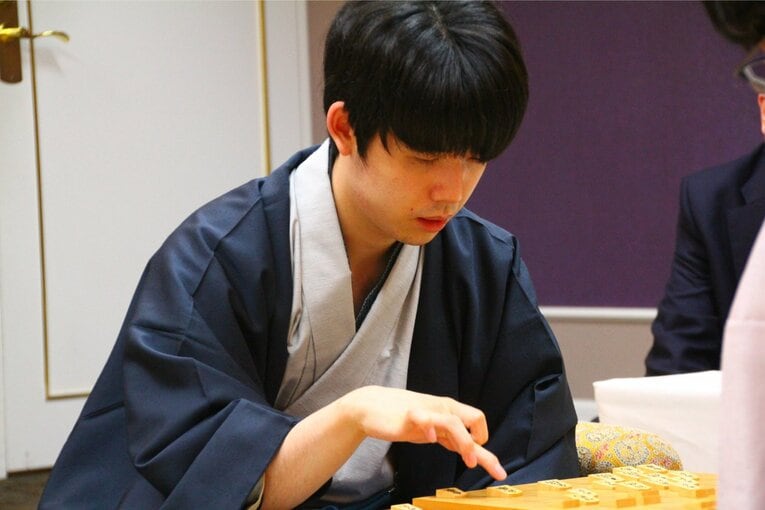 カド番に立たされた藤井八冠。悔しさと、気品ある振る舞い（全14枚中の7枚目）©NumberWeb