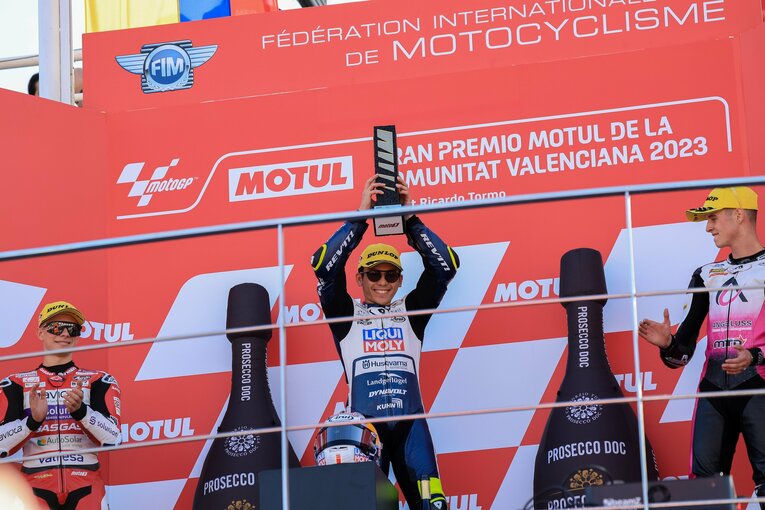 バレンシアGPで今季初めて表彰台の頂点に立った佐々木　©Satoshi Endo