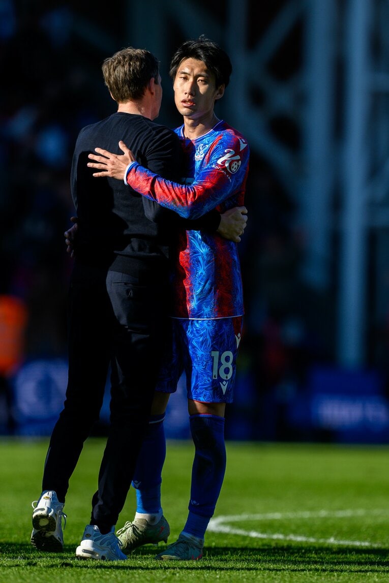 ブライトン戦後のハグ　©Getty Images