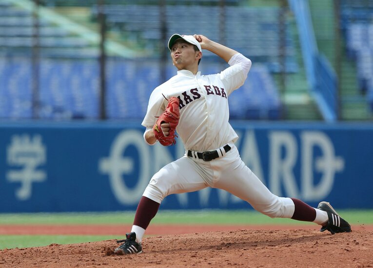 早大時代の小島和哉。2年生の頃から国際大会を経験。4年間のリーグ戦では通算63試合登板で22勝13敗、防御率2.37を記録した　©︎JIJI PRESS