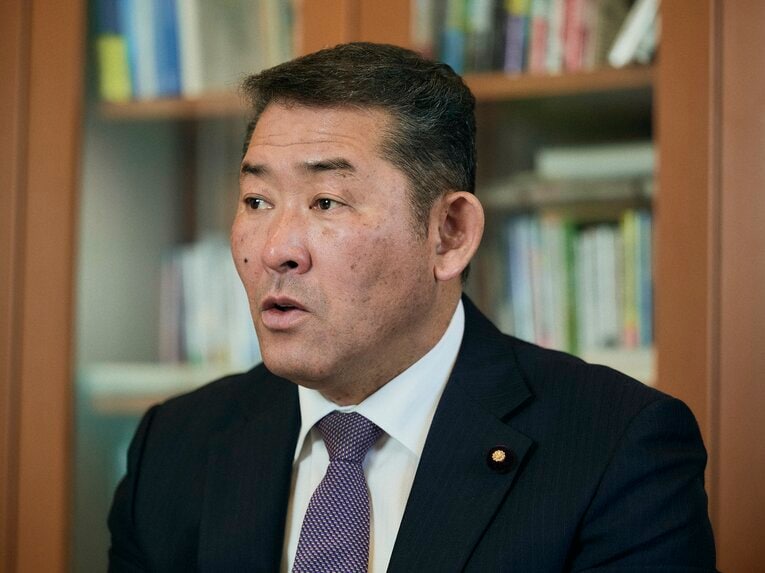 石井の人生では、既に野球選手よりも国会議員としての年月のほうが長くなっている　©Yuku Suenaga