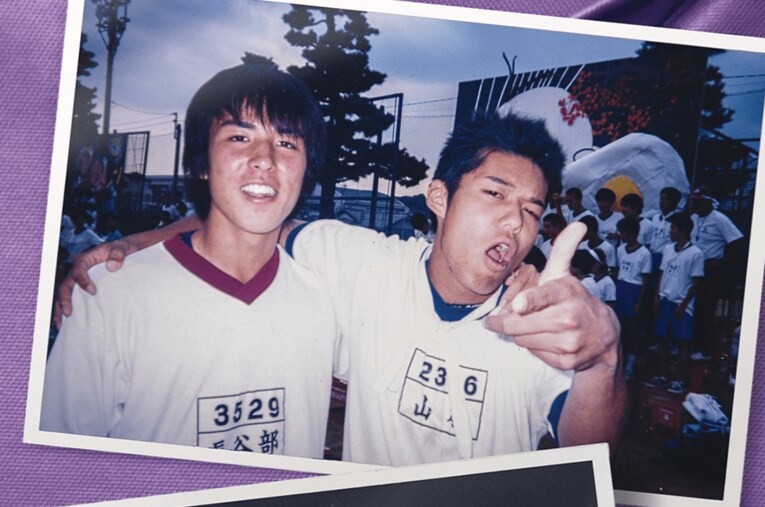 藤枝東高校時代の長谷部誠（左）と1学年下の山本さん ／ photograph by Takuya Sugiyama