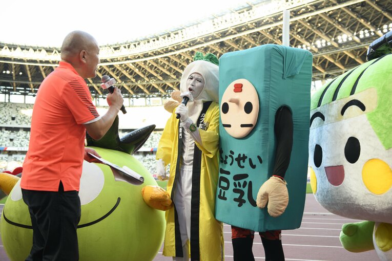 優勝チームのメンバーたち　©Hirofumi Kamaya