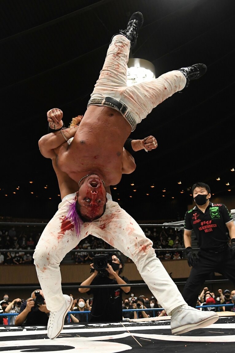 「死んでもいい覚悟なんていらねぇんだよ！」葛西純はエル・デスペラードに何を伝えたのか？ カメラマンが激写した“血と熱狂の23分30秒”(57)