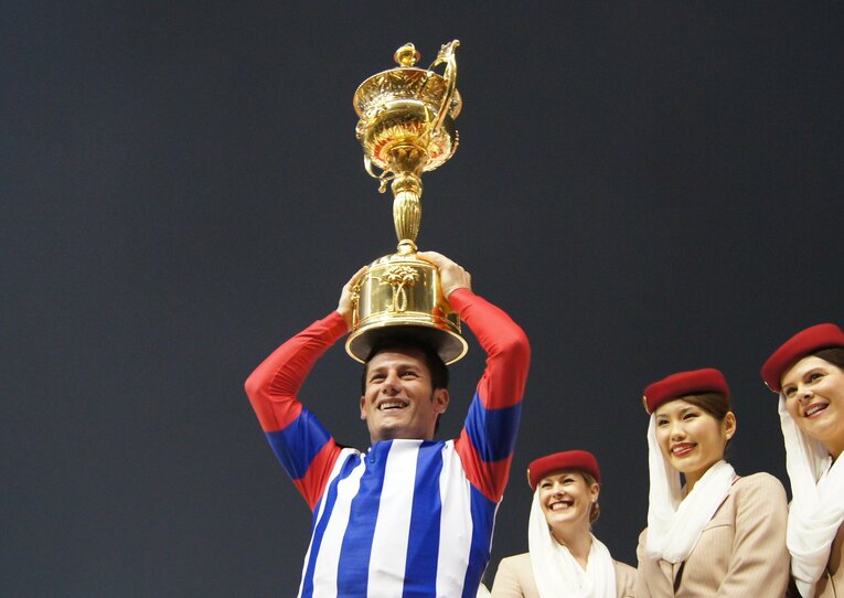 「この勝利をニッポンの皆様に捧げます」デムーロが涙した2011年ドバイワールドC【ヴィクトワールピサの激走】(6)