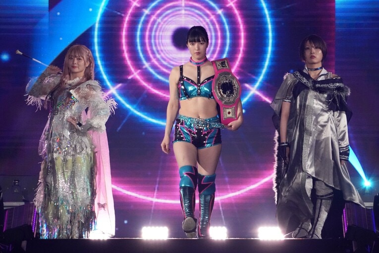 なつぽい、安納サオリとリングに向かうさくらあや　©Masashi Hara