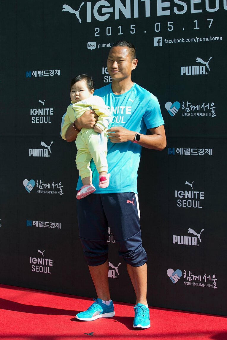 お子さんと一緒に韓国メディアにも露出していた鄭大世　©Getty Images