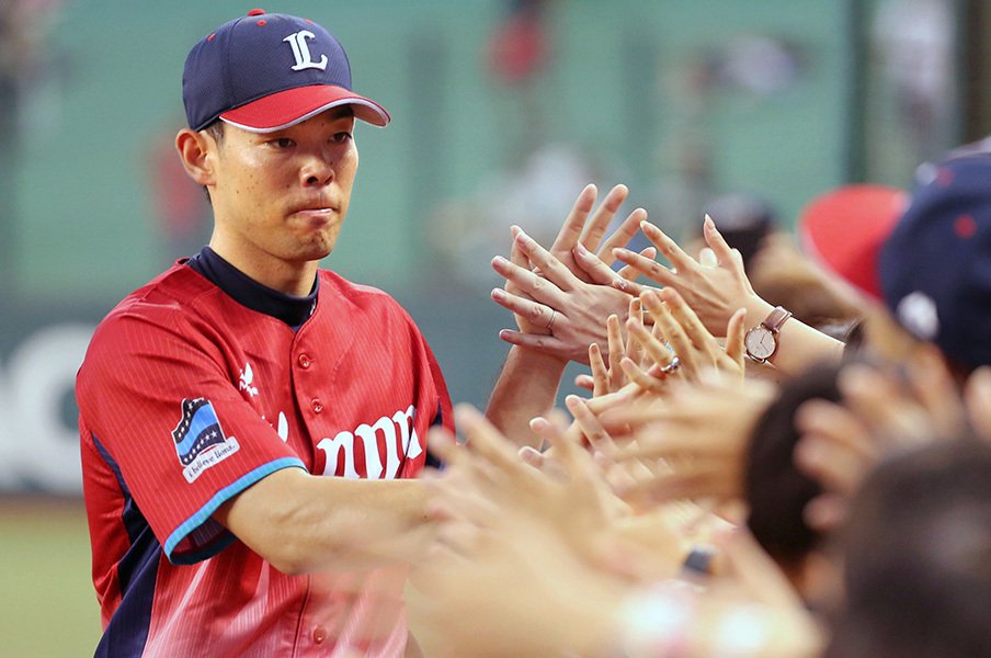 WBC出場を言い訳にしないプライド。秋山翔吾の“皆勤賞”と首位打者。<Number Web> photograph by Kyodo News