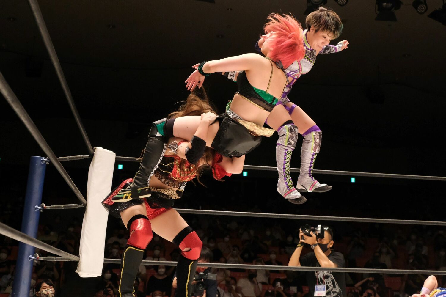 メインは本間・尾崎vs.関口・青野。カケミクが正面突破とも言えるタイトル奪取を果たした