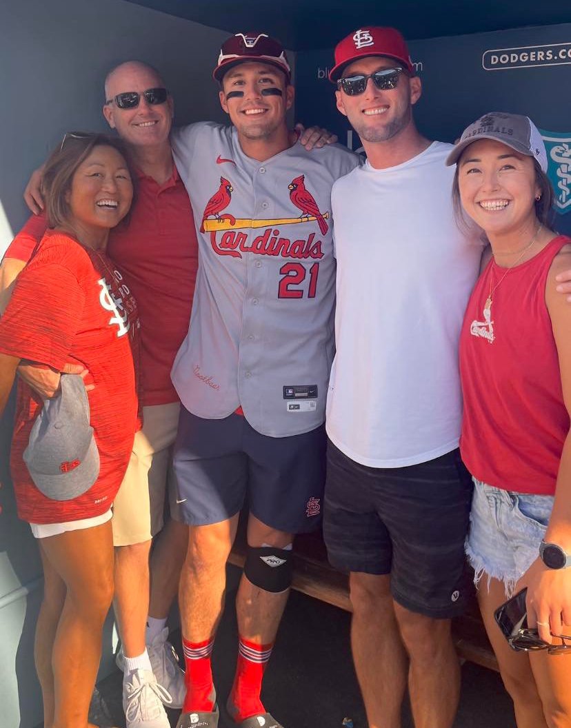 ヌートバー家。左から母・クミさん、父・チャーリーさん、ラーズ選手、長男・ナイジェルさん、長女・ニコールさん（提供=クミさん）