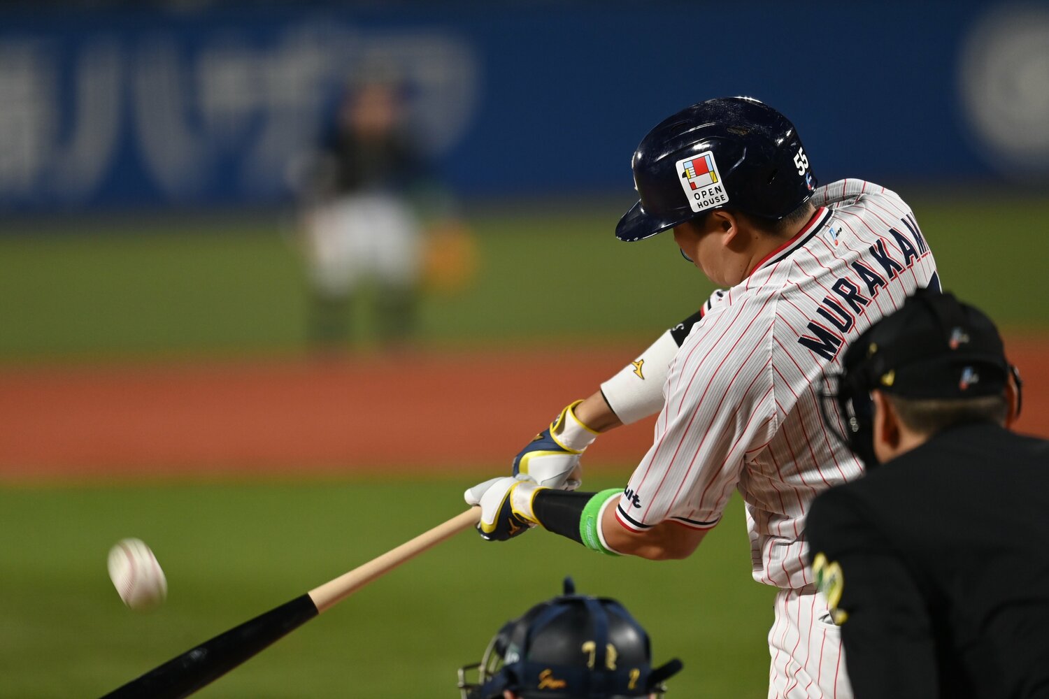 村上、渾身の一撃　©Naoya Sanuki