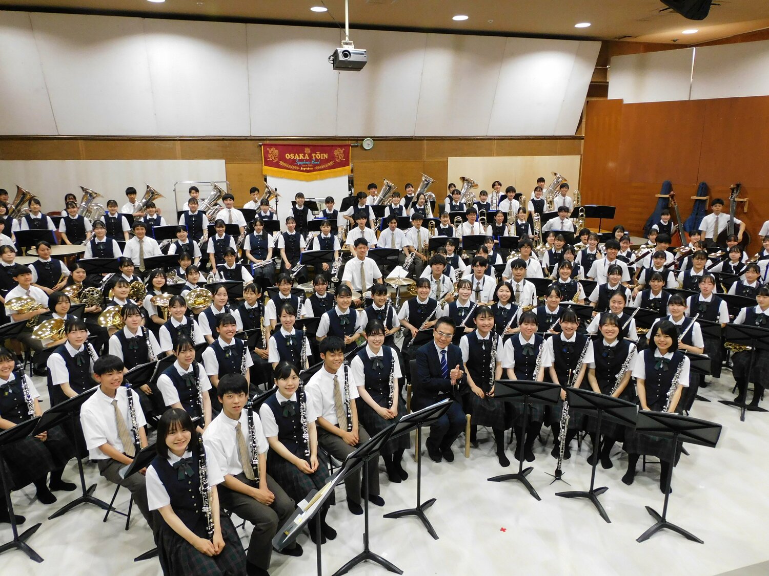 全国屈指の人気部活である大阪桐蔭高校の吹奏楽部　（前列中央が梅田監督）　©︎Haruka Sato