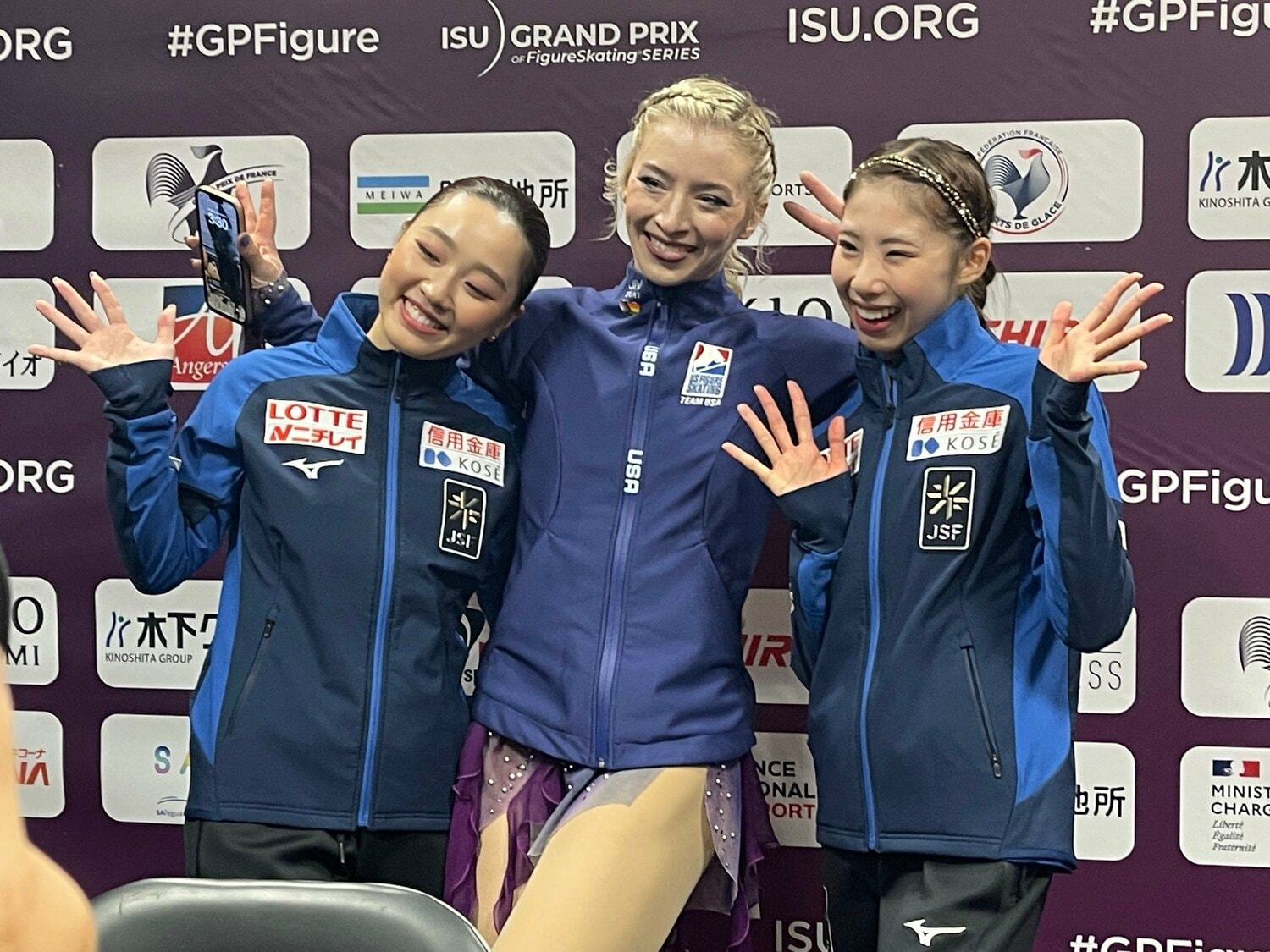 左から樋口新葉、アンバー・グレン、住吉りをん　©Akiko Tamura