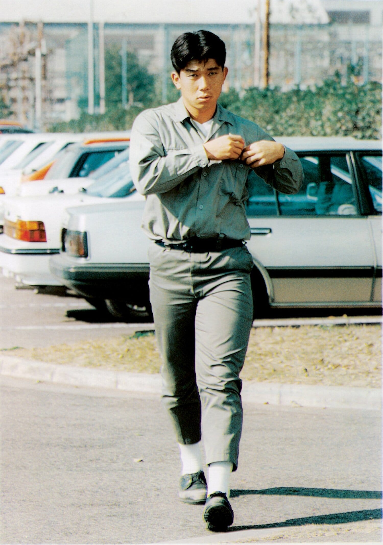 新日鉄堺野球部時代の野茂英雄。作業服姿で出勤（1989年11月撮影）　©Sankei Shimbun