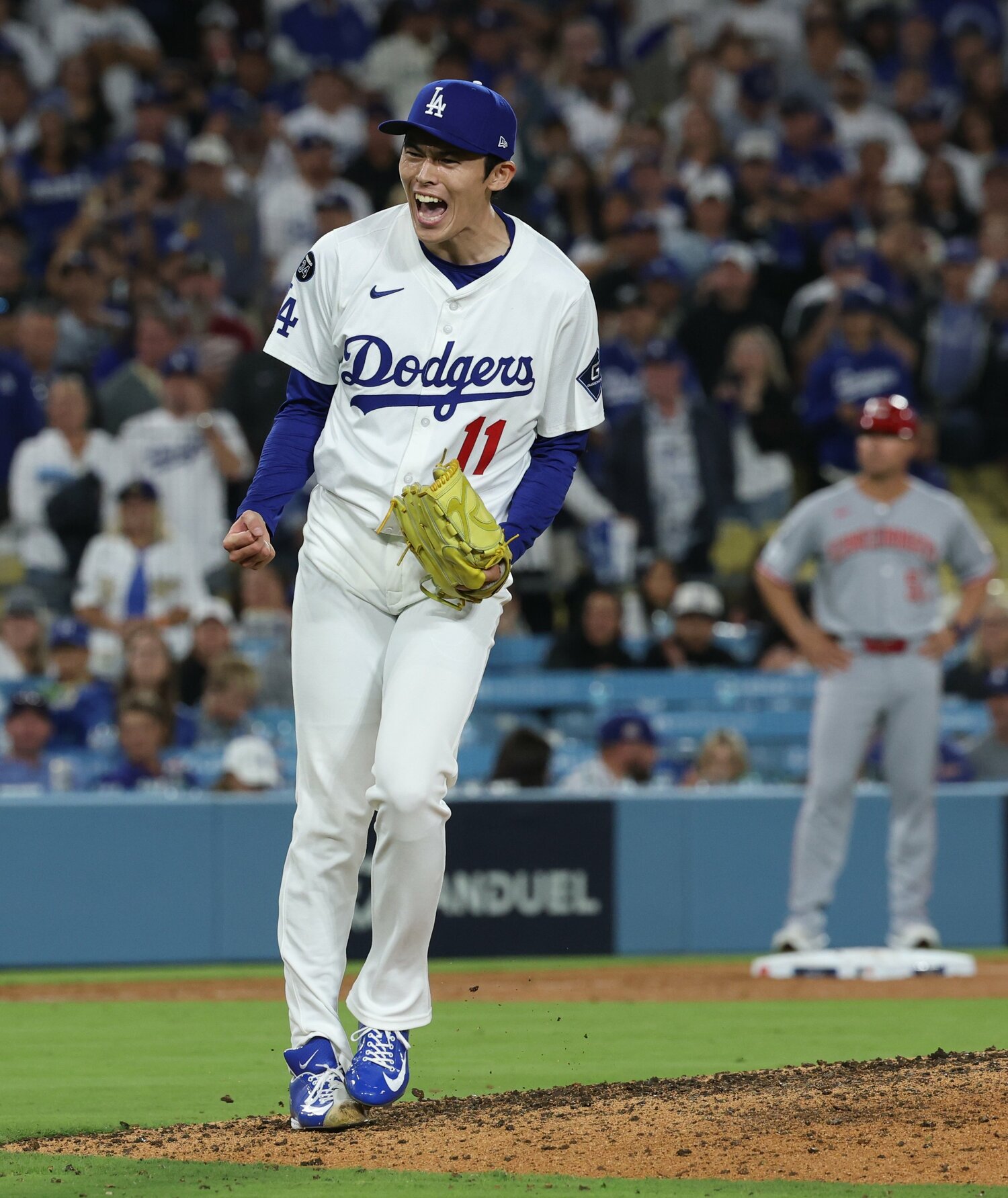 9回のマウンドに仁王立ちした佐々木　©Getty Images