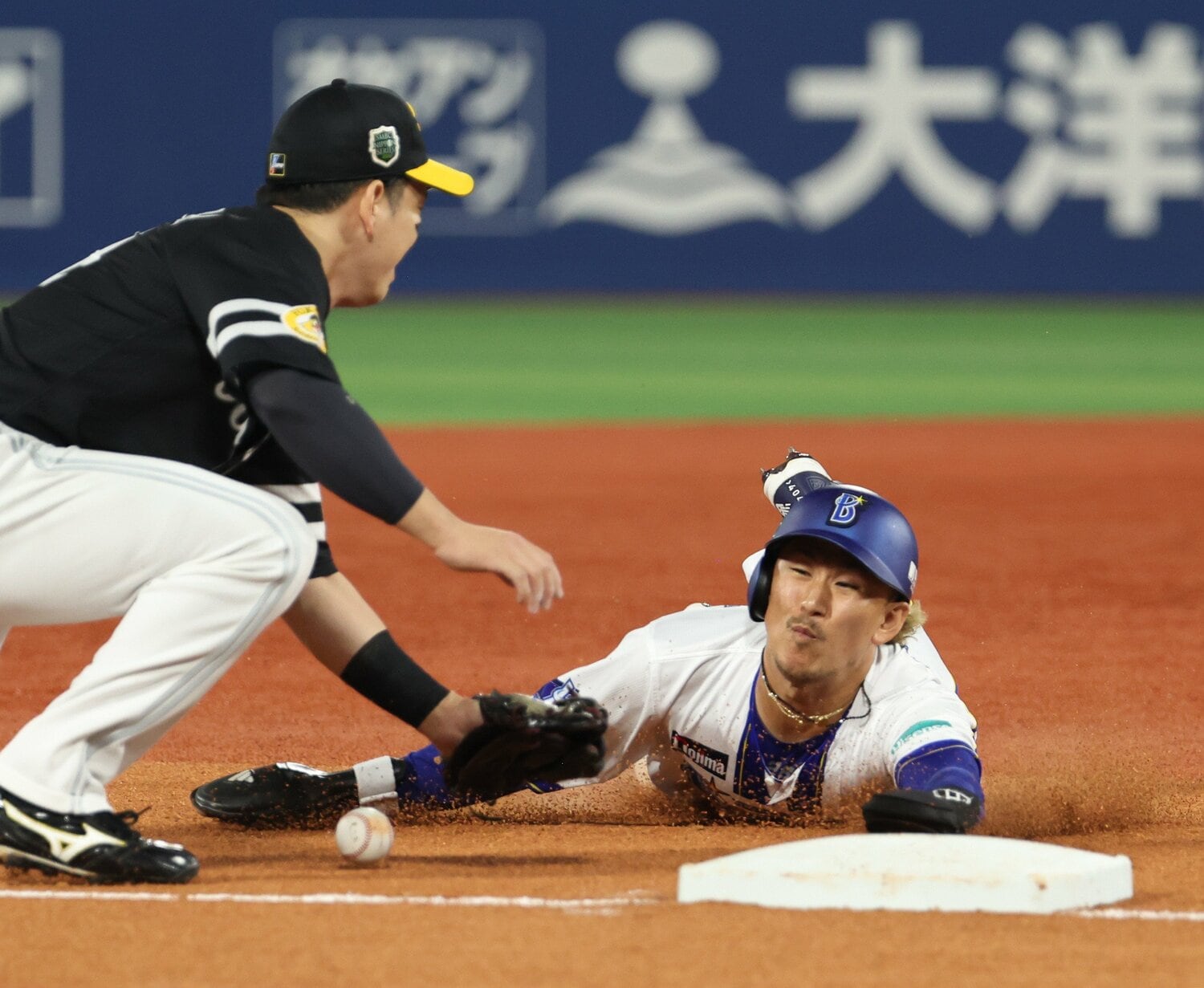 第1戦でディレードスチールから三盗を決めた三森大貴 ©️JIJI PRESS