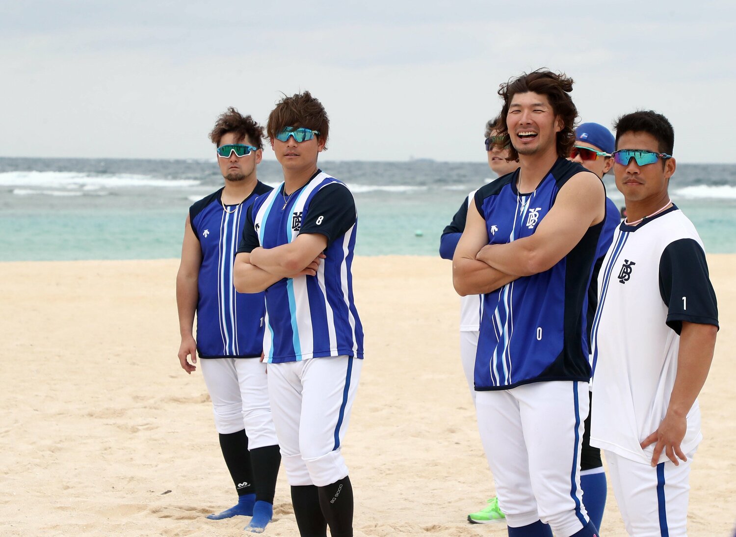 2023年宜野湾キャンプで。左から戸柱、神里和毅、大田、桑原将志　©Sankei Shimbun