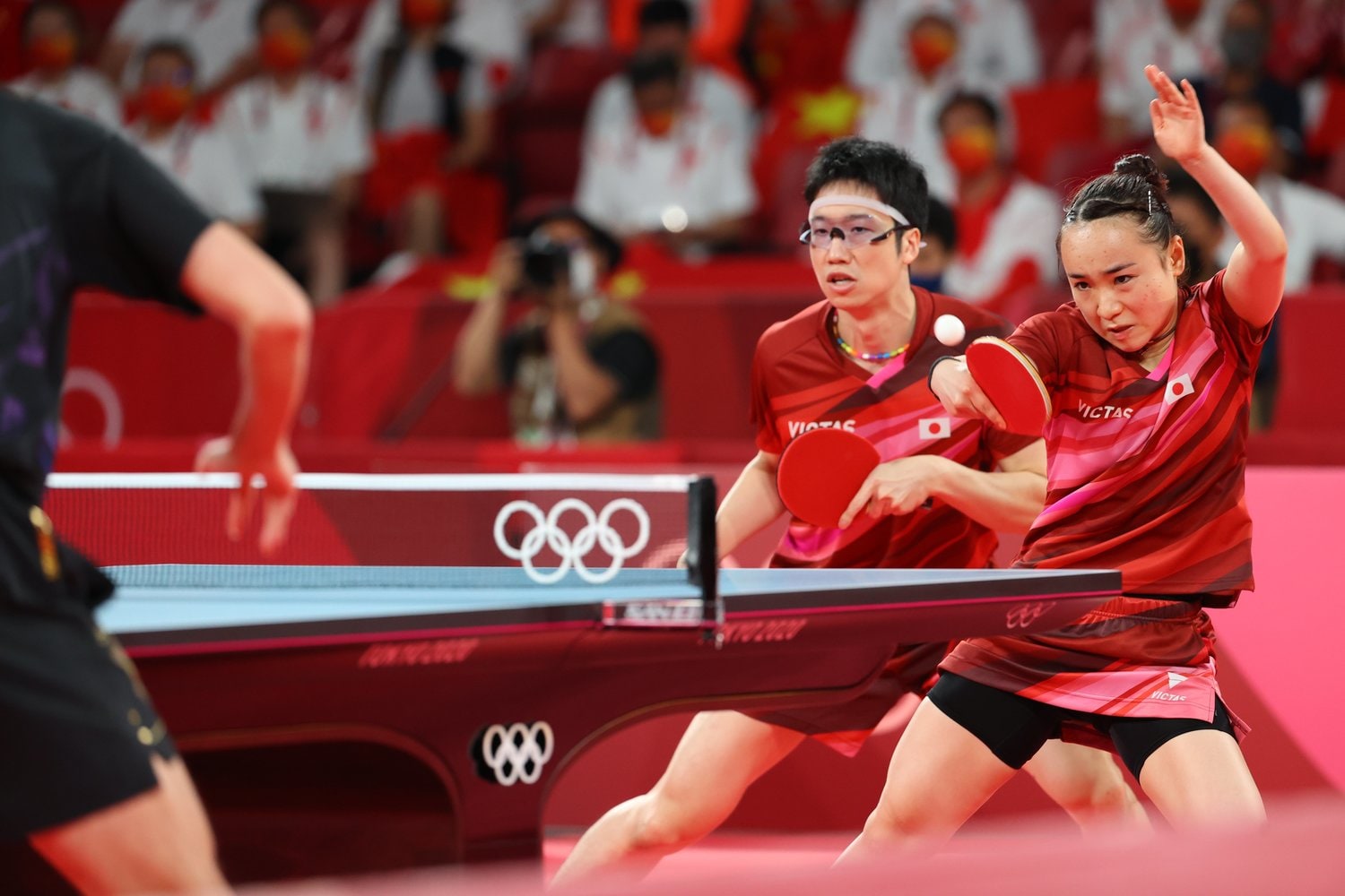 東京五輪・混合ダブルスでペアを組んだ水谷隼と伊藤美誠　©︎JMPA