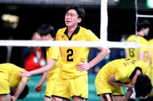 春高バレー直前の訃報「先生いるかな…つい教官室を見ちゃう」故・畑野監督と目指した“高校3冠”、重圧を乗り越えた鎮西高校の1カ月