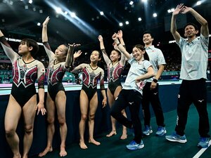 宮田笙子が贈った“ヘアピン”に彩られ「5人で戦うつもりで頑張ったのだと思う」コーチ陣もビックリ…体操女子“笑顔の予選”になった舞台ウラ