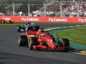 F1開幕戦で、驚愕の逆転劇発生！人間のミスの連鎖が生んだドラマ。＜Number Web＞ photograph by Getty Images