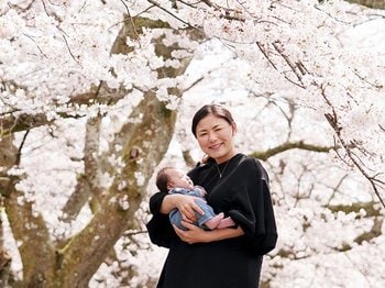 母となった横峯さくら「私が守らなきゃいけないなって」出産後わずか3カ月でツアー復帰、その過程をメモに残した理由＜Number Web＞ photograph by Shizuka Minami