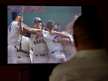 清原和博が1985年決勝を見る。「自分の一番、輝いている瞬間を……」＜Number Web＞ photograph by Takashi Shimizu