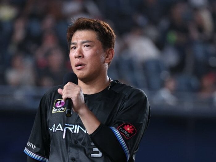 「これで当たらんのかあ」角中勝也が引退を決めた“ひと振り”「目と体が一致しない感じ」ヒットマンの誇りと「最後に涙を見せた」サブロー監督との絆＜Number Web＞ photograph by Chiba Lotte Marines