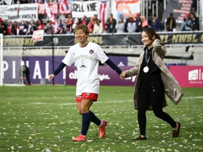「将来は男性として生きていきたい」元なでしこ横山久美(28歳)が明かす新婚生活と、スタジアムでのサプライズプロポーズ <Number Web> photograph by Getty Images