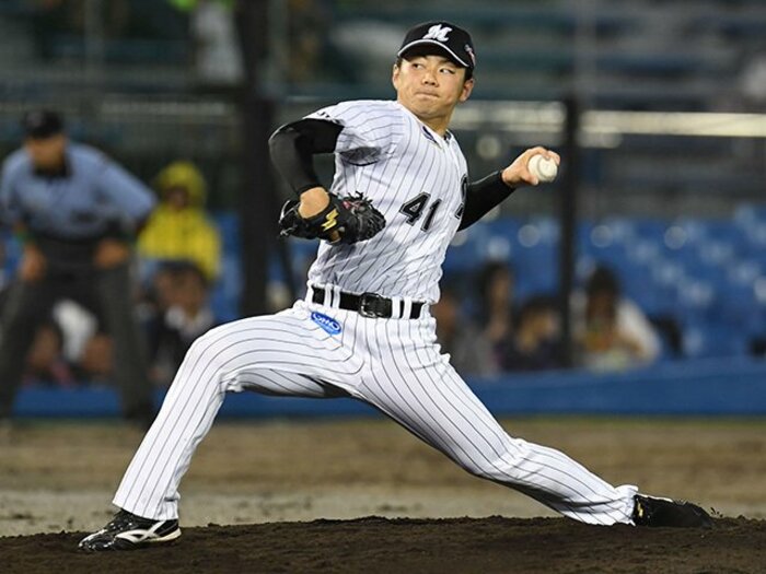 ロッテ成田翔に生きる大先輩の教え。石川雅規「苦手な人を作るな」＜Number Web＞ photograph by NIKKAN SPORTS