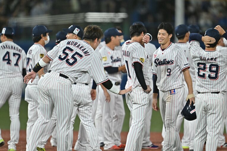 優勝直後の村上宗隆　©Hideki Sugiyama