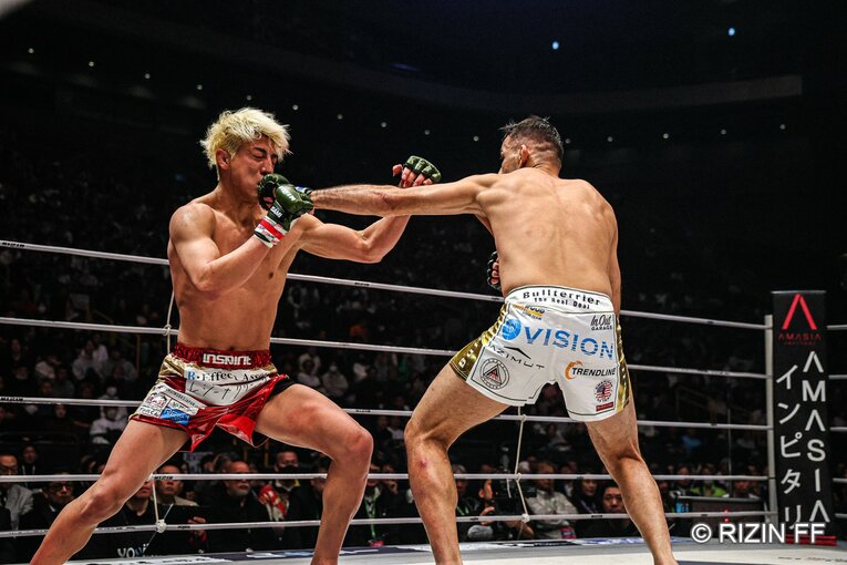 鈴木千裕vs.クレベル・コイケ　©RIZIN FF