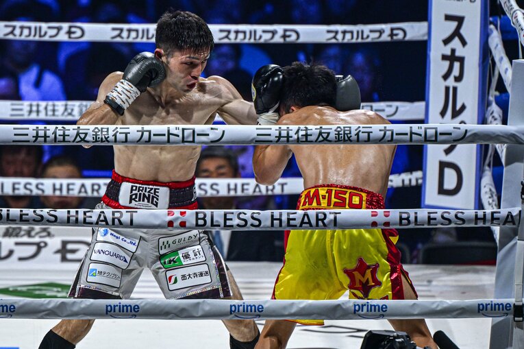 ユーリ阿久井政悟vs.タナンチャイ・チャルンパック（WBA世界フライ級タイトルマッチ）©Takuya Sugiyama