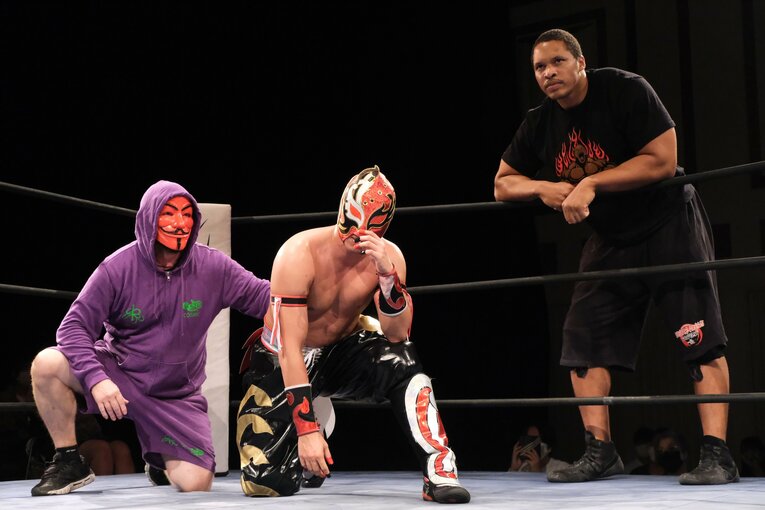 〈米軍基地で試合も〉沖縄唯一のプロレス団体『琉球ドラゴンプロレス』って何？ リングネームはグルクンマスク、首里ジョーなど(34)