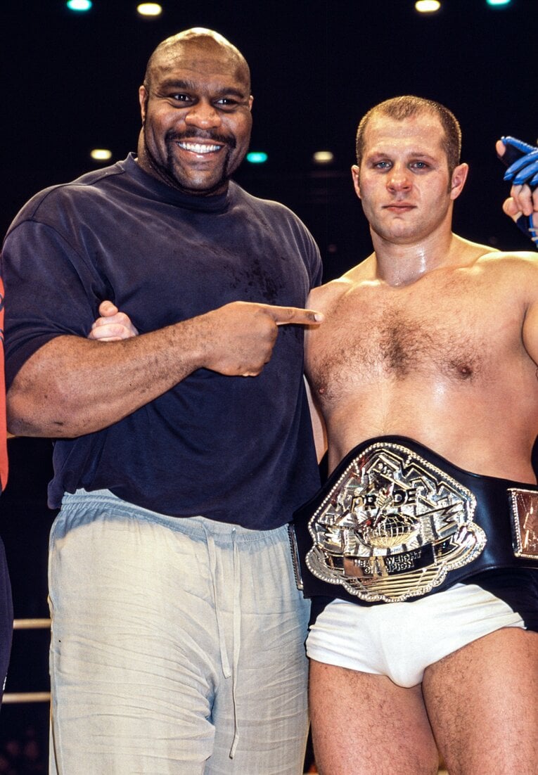 試合後にはボブ・サップと2ショット