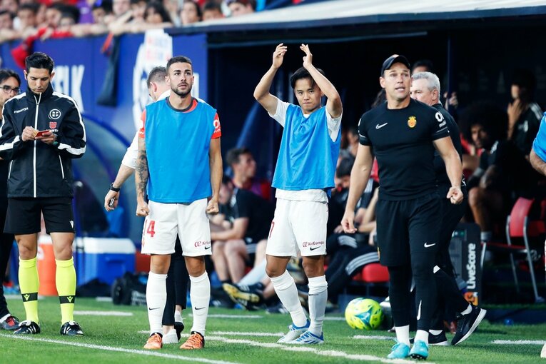 久保建英がGK姿？奇跡の残留に歓喜、“ズボンを抜いだお宝写真”も… 「苦しんだタケのリーガ3年目」をカメラマン視点で振り返る(22)