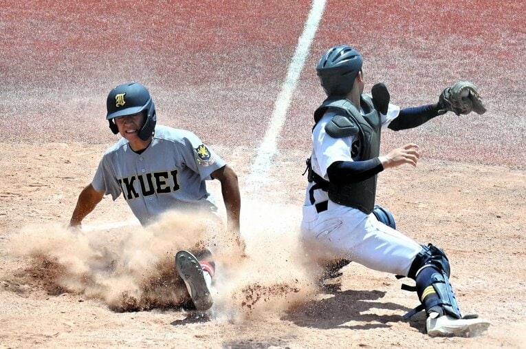 昨夏の宮城県大会では39年ぶりにベスト4まで進出した仙台一高。準決勝は“絶対王者”仙台育英に完敗となったが、番狂わせは可能なのだろうか？ ／ photograph by Asahi Shimbun