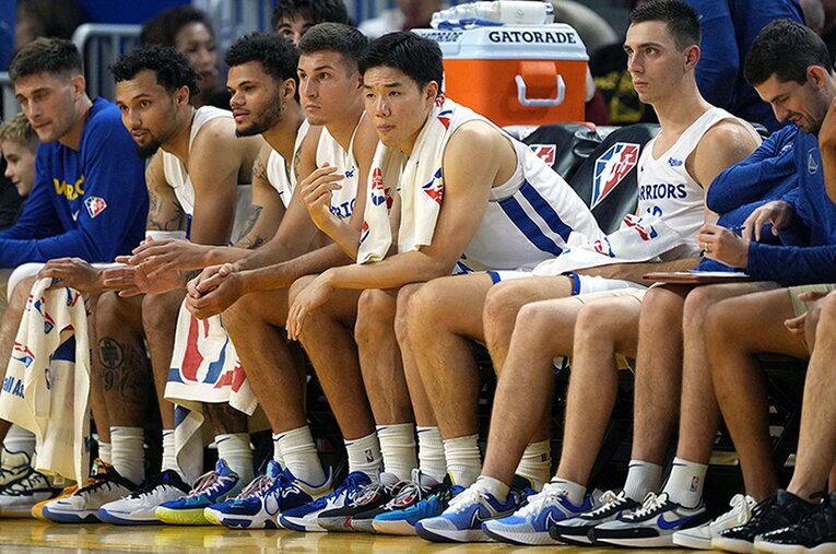 ウォリアーズのメンバーとしてサマーリーグに出場した馬場雄大（26歳）。負傷もあり、出場機会が限られたが、NBA入りを目指す熱い思いは消えていない ／ photograph by USA TODAY Sports/Reuters/AFLO