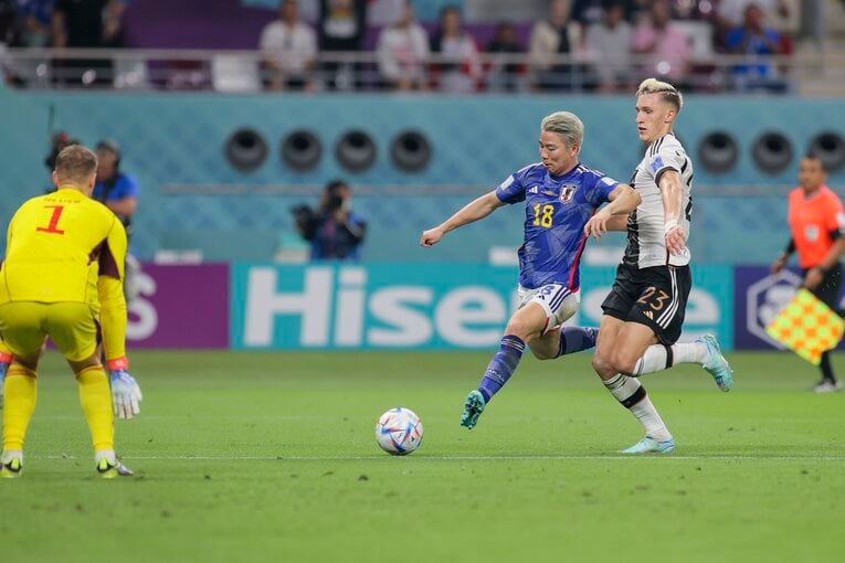 浅野の「ニア上ぶち抜き弾」（3枚目／14）　©Kaoru Watanabe/JMPA