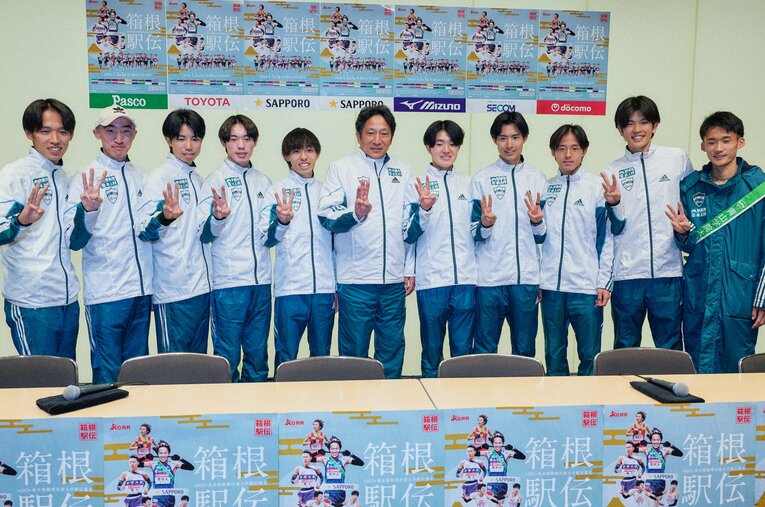 3連覇を果たした青学大の優勝会見。国学院大、順天堂大、早稲田大、中央大……箱根を疾走した4年生ランナーたちの進路はどこへ？ ／ photograph by Yuki Suenaga