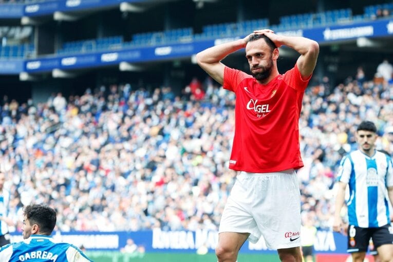 久保建英の祈りと必死さも実らず「先発落ち→6連敗で降格圏」に倒れ込み… 監督解任マジョルカの序列は変わるのか〈撮影者の視点〉(40)