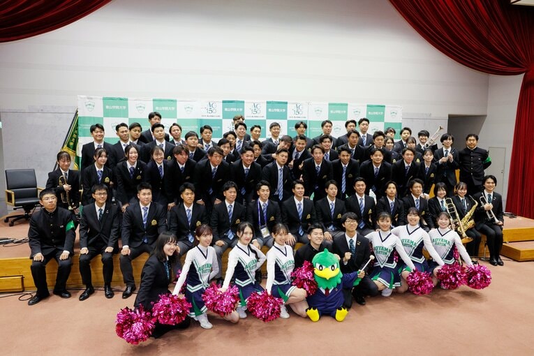 チアや応援団も交えて　©Shigeki Yamamoto