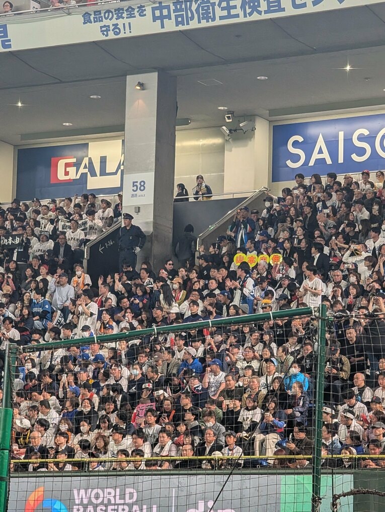 外野席もびっしり　©Aki