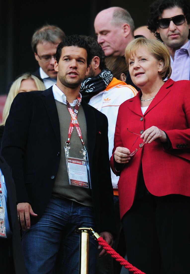 2010年W杯、元代表MFミヒャエル・バラックと　©︎Getty Images