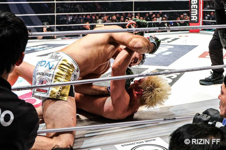 鈴木千裕vs.クレベル・コイケ　©RIZIN FF