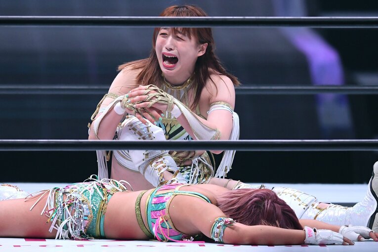 渾身のフェニックス・スプラッシュを白川未奈に返された上谷沙弥