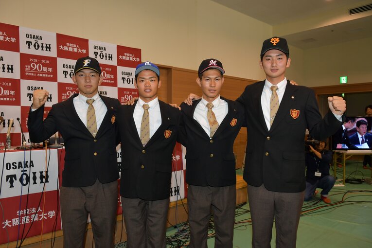 2018年秋のドラフト会議で指名された（左から）柿木蓮、根尾昂、藤原恭大、横川凱　©Hideki Sugiyama