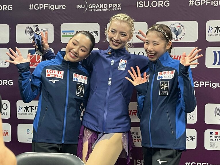 左から樋口新葉、アンバー・グレン、住吉りをん　©Akiko Tamura